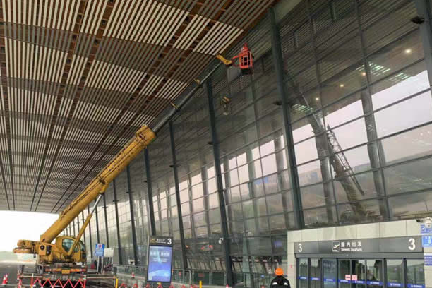 饶平玻璃幕墙维护和保养